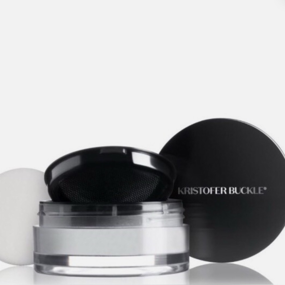 KRISTOPHER BUCKLE Black Translucent loose setting powder Compact